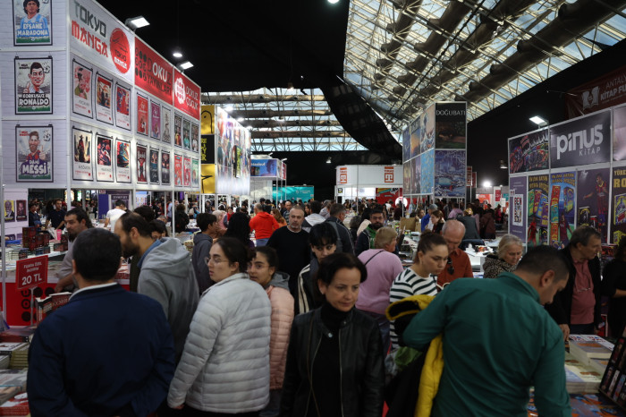 13. Antalya Kitap Fuarı’na yoğun ilgi