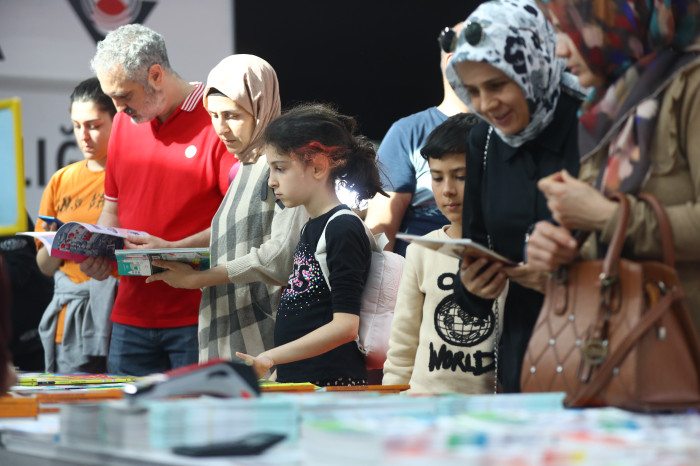 13. Antalya Kitap Fuarı’na yoğun ilgi