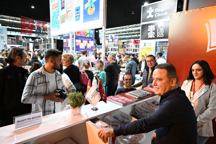 13. Antalya Kitap Fuarı’na yoğun ilgi