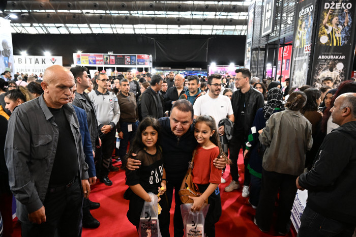 13. Antalya Kitap Fuarı’na yoğun ilgi