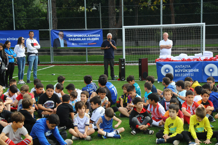 Büyükşehir Futbol Akademisi başladı