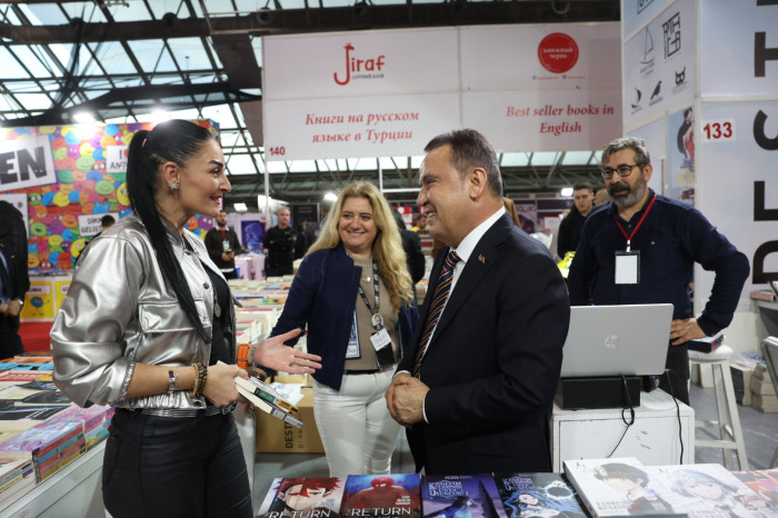 13. Antalya Kitap Fuarı’nda yazarlar okurlarıyla buluşuyor