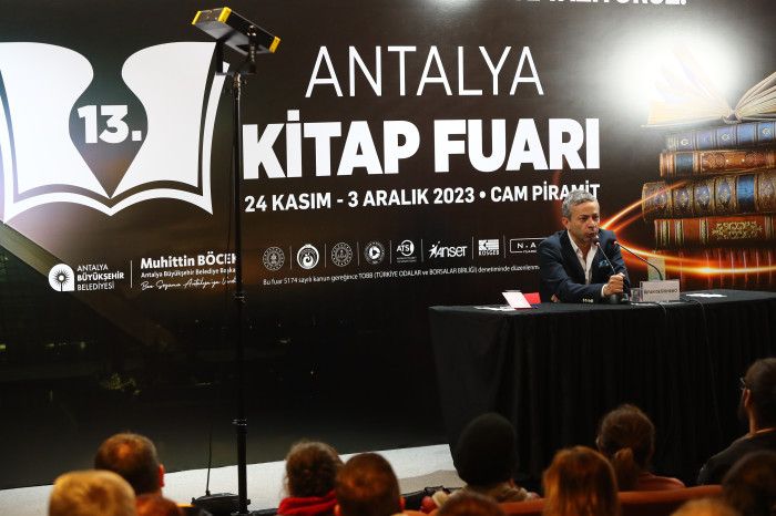 13. Antalya Kitap Fuarı’nda yazarlar okurlarıyla buluşuyor