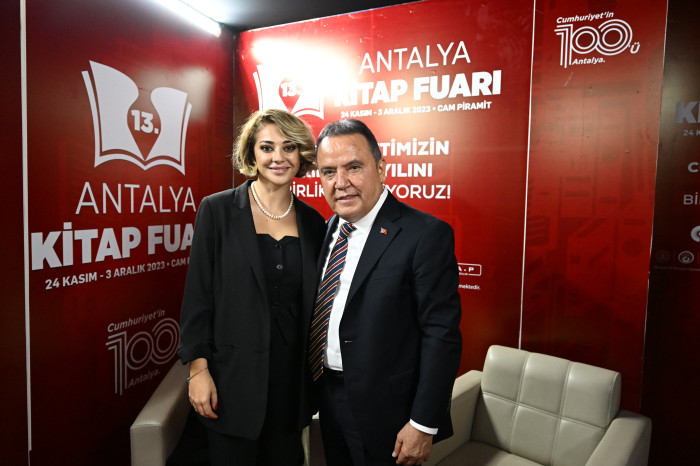 13. Antalya Kitap Fuarı’nda yazarlar okurlarıyla buluşuyor