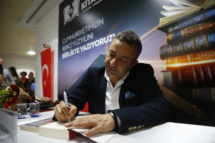 13. Antalya Kitap Fuarı’nda yazarlar okurlarıyla buluşuyor