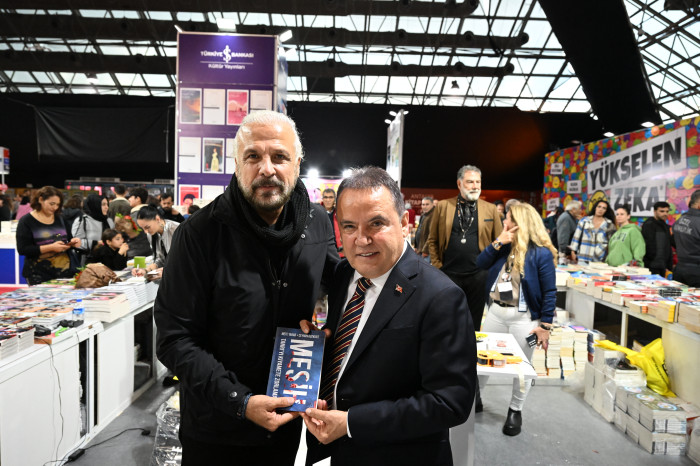 13. Antalya Kitap Fuarı’nda yazarlar okurlarıyla buluşuyor