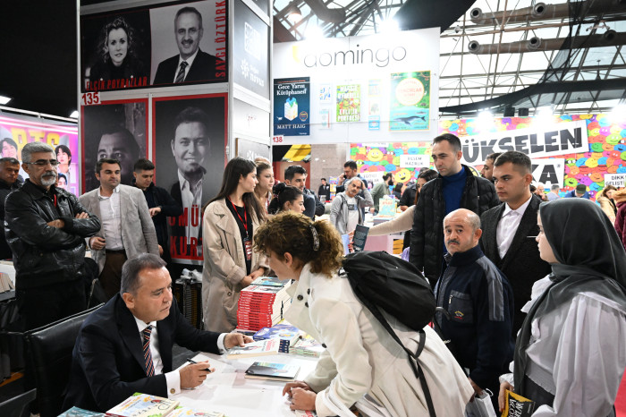 13. Antalya Kitap Fuarı’nda yazarlar okurlarıyla buluşuyor