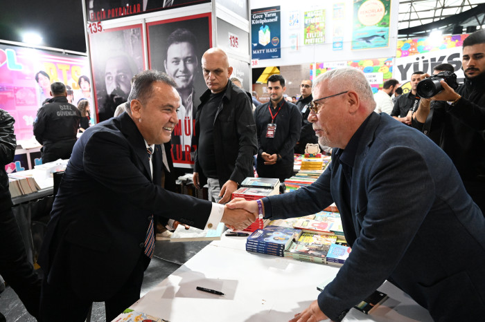 13. Antalya Kitap Fuarı’nda yazarlar okurlarıyla buluşuyor
