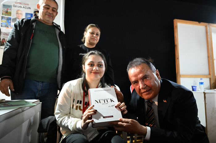 13. Antalya Kitap Fuarı’nda yazarlar okurlarıyla buluşuyor