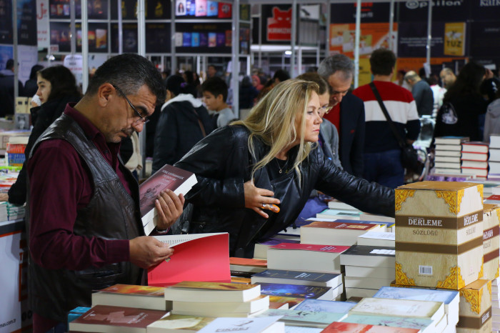 13. Antalya Kitap Fuarı’nda yazarlar okurlarıyla buluşuyor