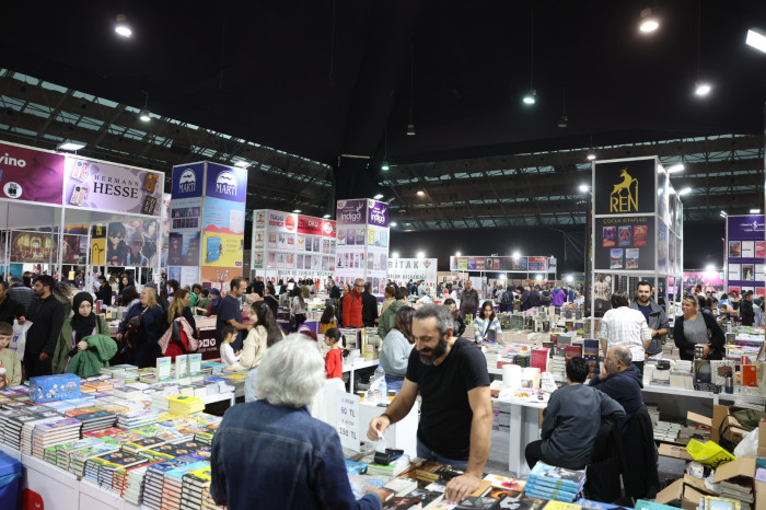 13. Antalya Kitap Fuarı’nda yazarlar okurlarıyla buluşuyor
