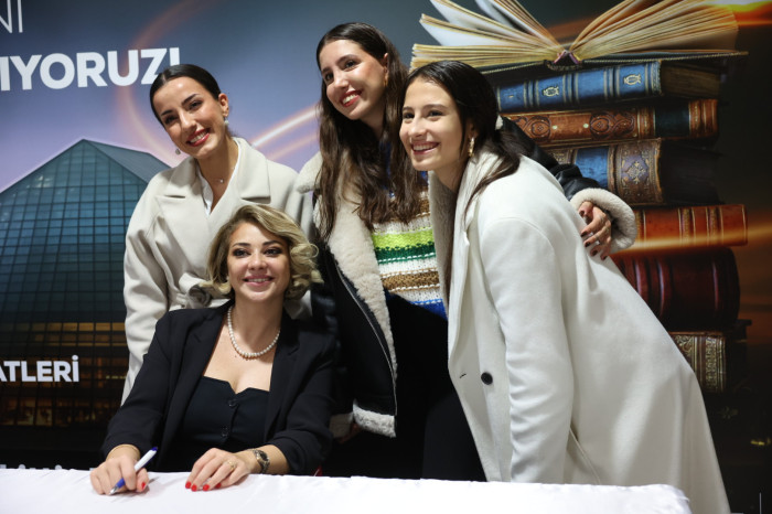 13. Antalya Kitap Fuarı’nda yazarlar okurlarıyla buluşuyor
