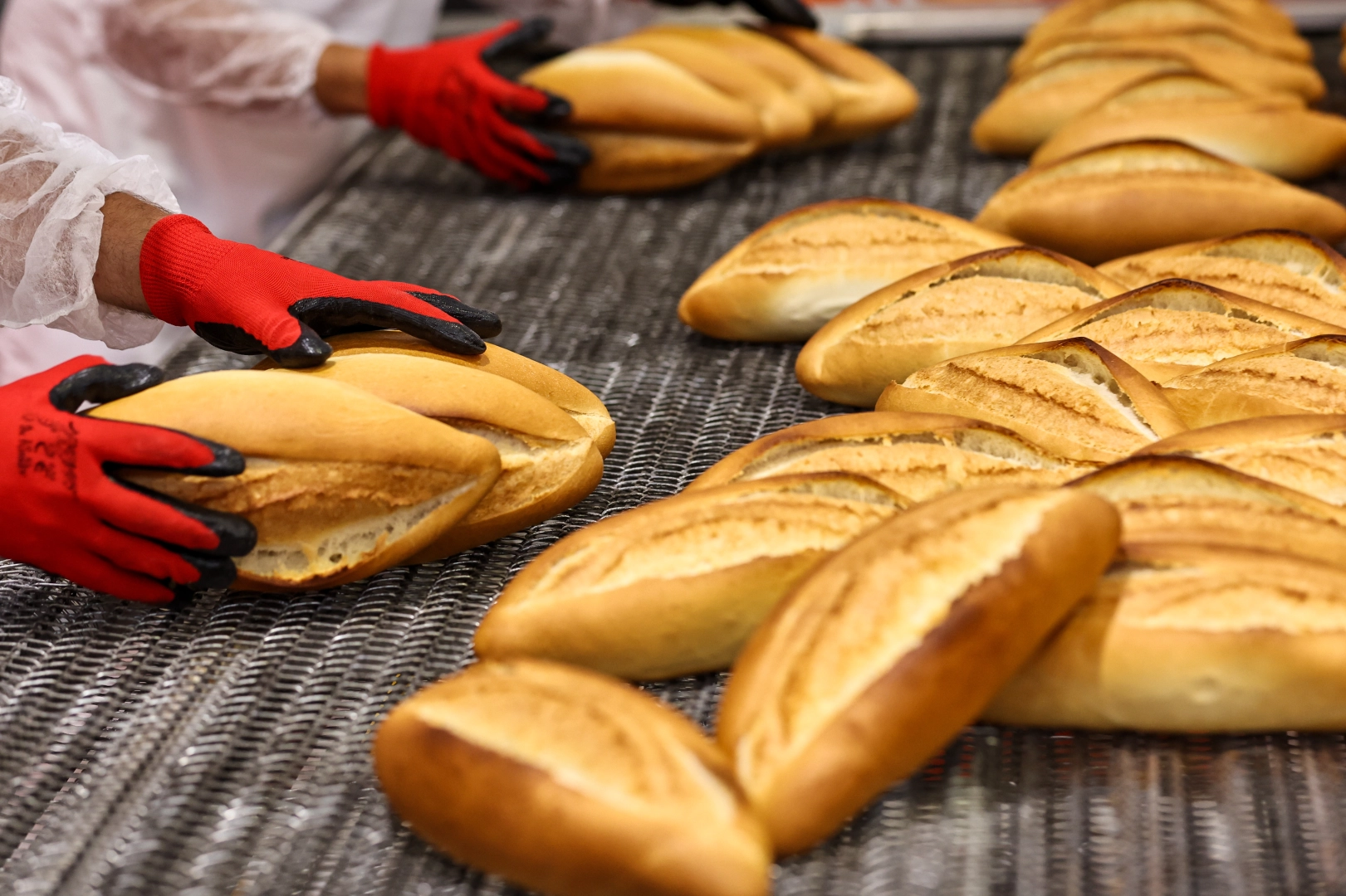 Antalya&rsquo;da Halk Ekmek&rsquo;ten 2025&rsquo;te 5 milyonluk &uuml;retim