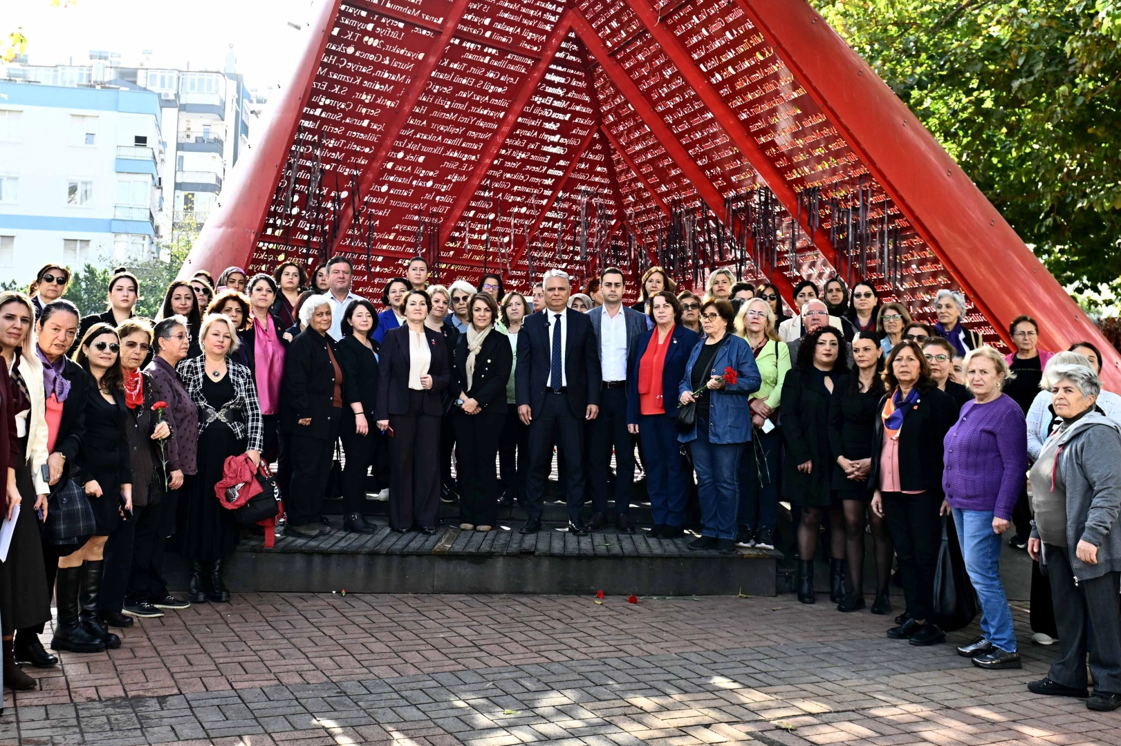 Antalya'da şiddete karşı ses, Al Yazma’da yükseldi