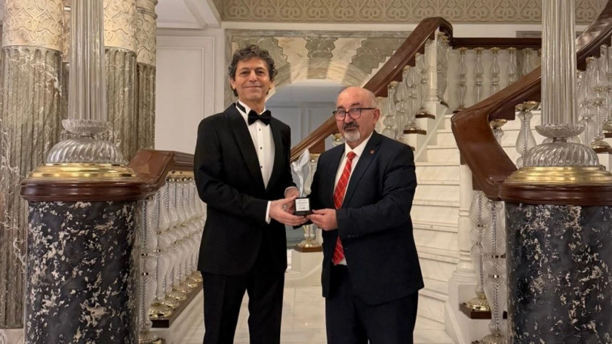 Akif Manaf&rsquo;a bir barış &ouml;d&uuml;l&uuml; daha: d&uuml;nyaca &uuml;nl&uuml; yazar Egey&ouml;n Barış &Ouml;d&uuml;l&uuml;n&uuml; aldı