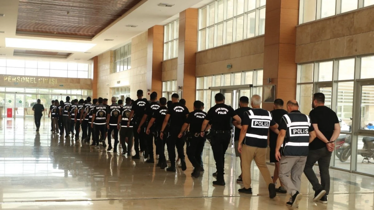 Antalya merkezli fuhuş &ccedil;etesine "son durak" darbesi