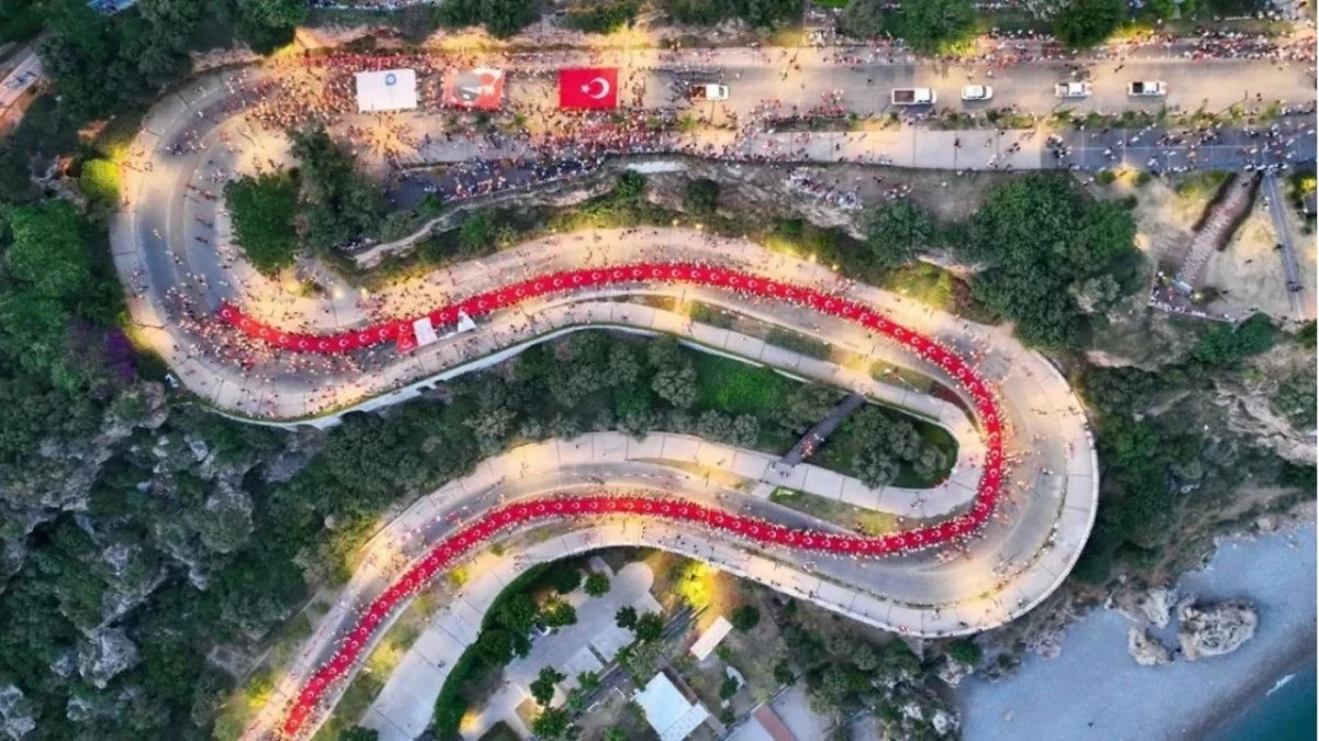 Antalya&rsquo;da 19 Mayıs tedbirleri: Fener alayı nedeniyle bazı yollar trafiğe kapanacak