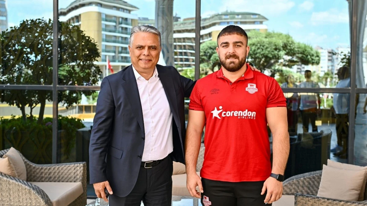 Başkan Uysal&rsquo;dan g&uuml;reş takımına destek ziyareti