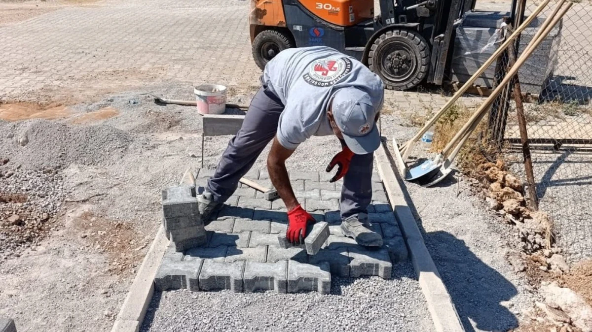 D&ouml;şemealtı&rsquo;nın parkları yeni g&ouml;r&uuml;n&uuml;m&uuml;ne kavuşuyor
