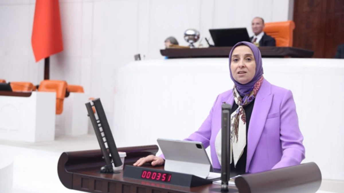 Elif Esen'den &ccedil;arpıcı uyarı: &ldquo;Milyonlarca &ccedil;ocuk risk altında&rdquo;