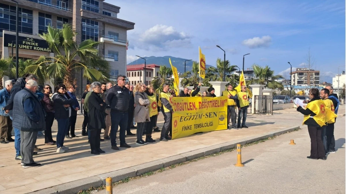 Finike&rsquo;de eğitim sendikalarından ortak tepki