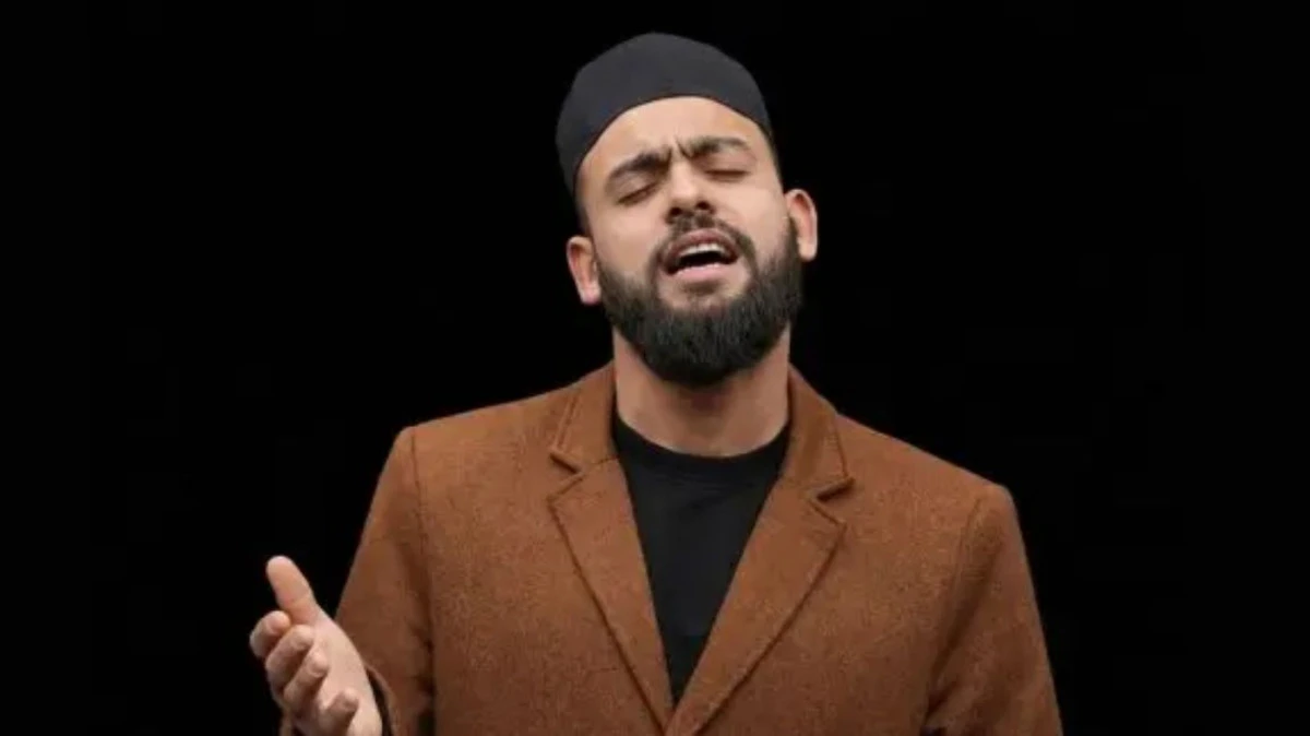 &ldquo;K&acirc;be&rsquo;de Hacılar H&ucirc; Der Allah&rdquo; İl&acirc;hisi: Eserin Sahibi Kim, Viral Başarının Arkasında Ne Var?