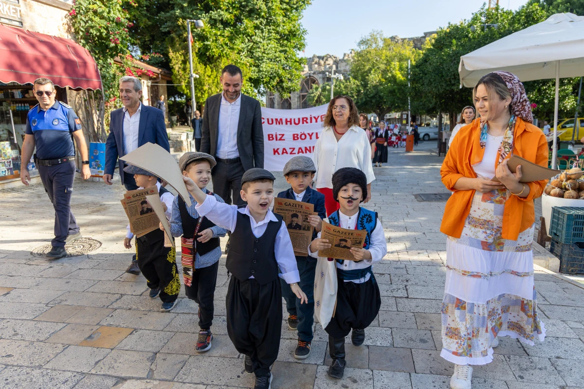 Manavgat'ta minikler Cumhuriyeti canlandırdı