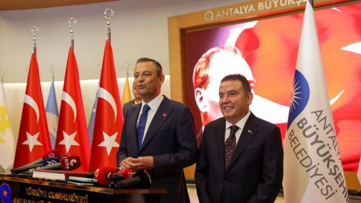 Muhittin B&ouml;cek&rsquo;ten &Ouml;zg&uuml;r &Ouml;zel&rsquo;e Destek Mesajı İddiası: Antalya&rsquo;da Siyasi G&uuml;ndem Hareketli