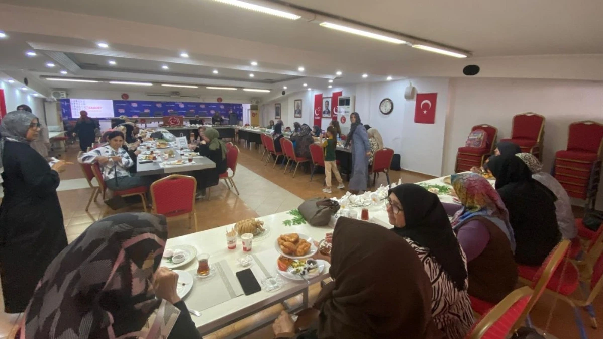 Saadet Partisi Kadın Kolları&rsquo;ndan mahalle vurgusu: &ldquo;Toplumun nabzı mahallelerde atıyor&rdquo;